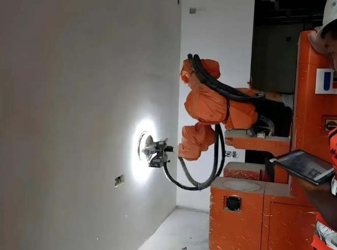 ??全國(guó)首個(gè)！中建四局用機(jī)器人“智”造保障房，節(jié)約40%工時(shí)！