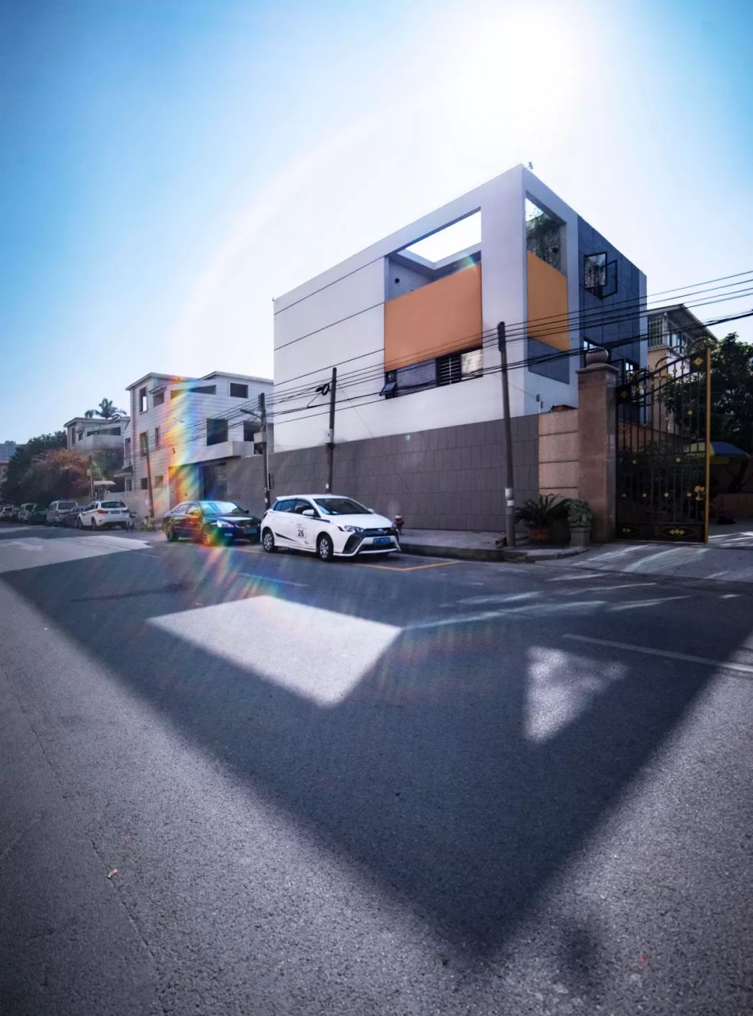 廢棄30年的舊宅，建筑師改后不僅清爽通透，還多了1間房和2個(gè)院子