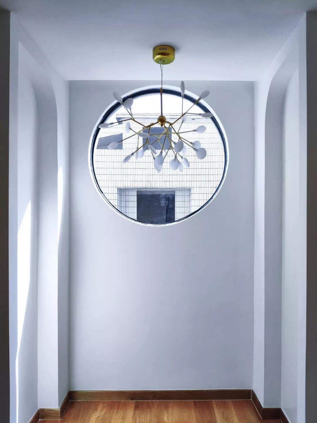 廢棄30年的舊宅，建筑師改后不僅清爽通透，還多了1間房和2個(gè)院子