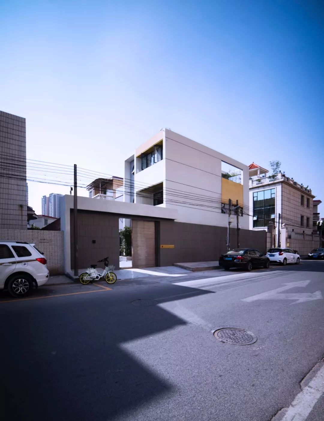 廢棄30年的舊宅，建筑師改后不僅清爽通透，還多了1間房和2個(gè)院子