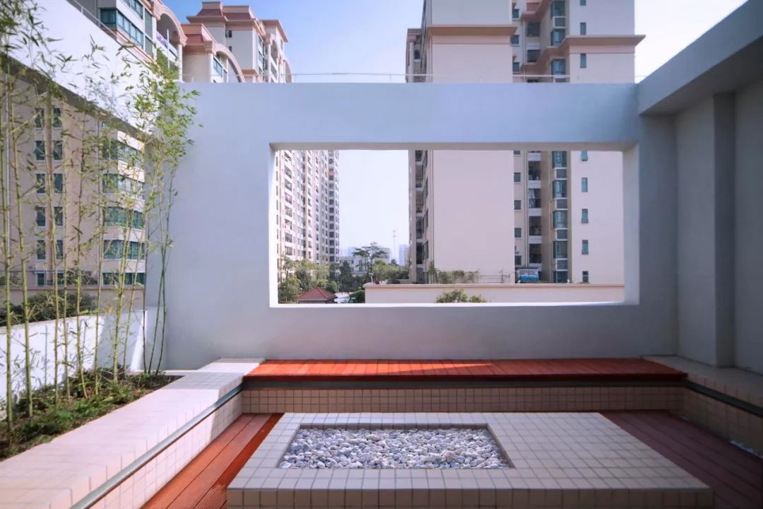 廢棄30年的舊宅，建筑師改后不僅清爽通透，還多了1間房和2個(gè)院子