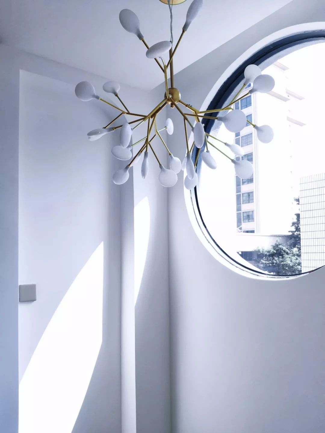 廢棄30年的舊宅，建筑師改后不僅清爽通透，還多了1間房和2個(gè)院子