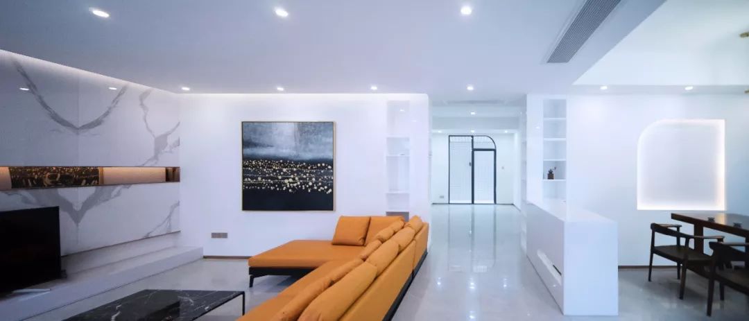 廢棄30年的舊宅，建筑師改后不僅清爽通透，還多了1間房和2個(gè)院子