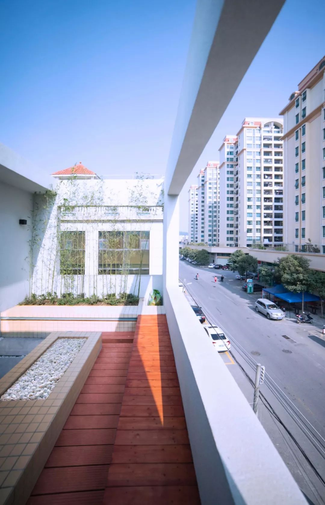 廢棄30年的舊宅，建筑師改后不僅清爽通透，還多了1間房和2個(gè)院子