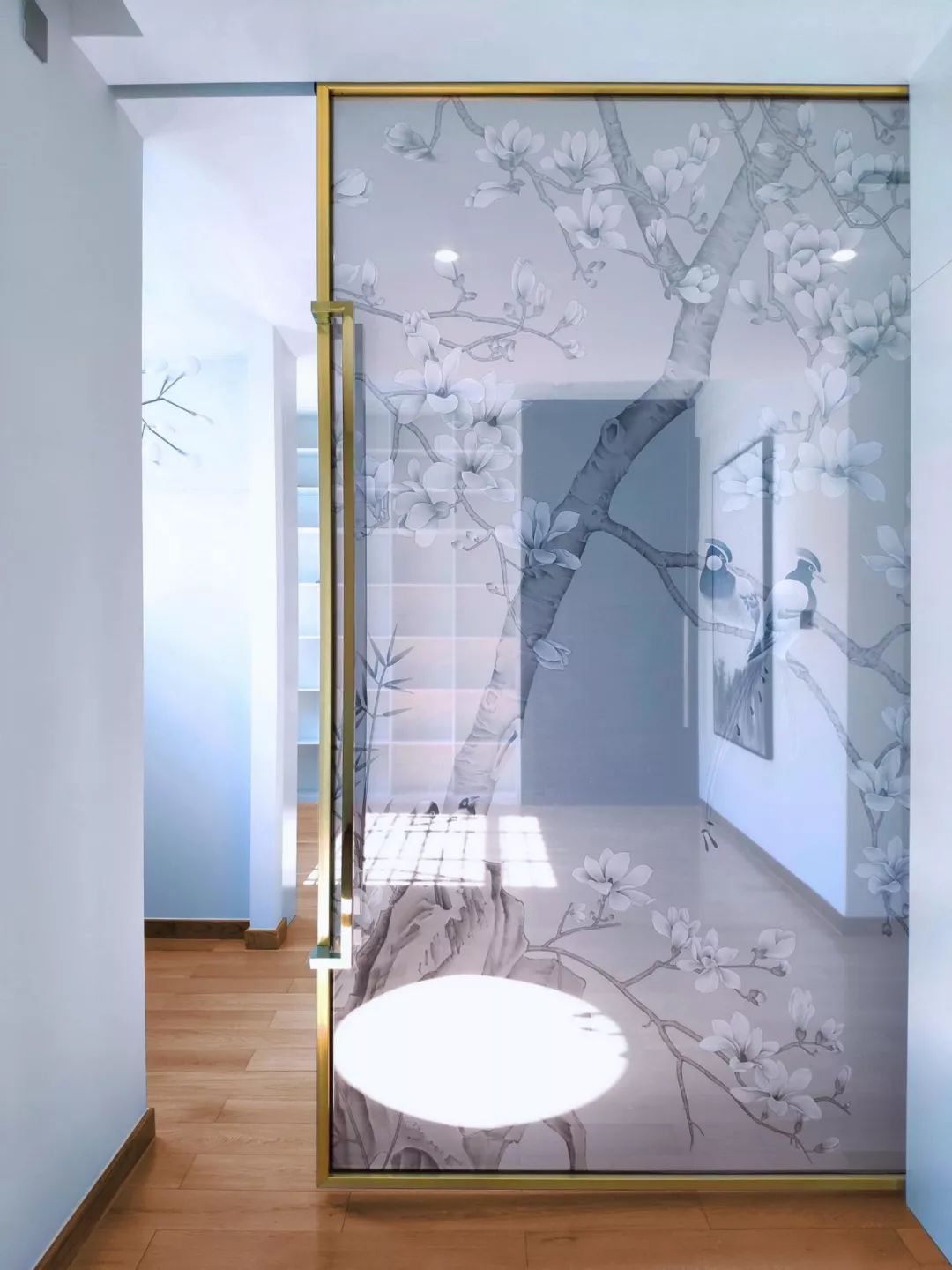 廢棄30年的舊宅，建筑師改后不僅清爽通透，還多了1間房和2個(gè)院子