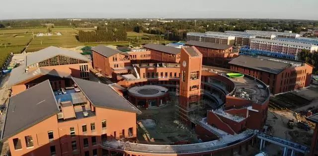 河北省首個(gè)綠色建筑三星級(jí)中學(xué)竣工：歷時(shí)僅9個(gè)月