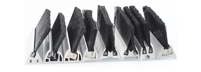 扶梯毛刷EN-115安裝標(biāo)準(zhǔn)，你還記得嗎？【傲群刷業(yè)】